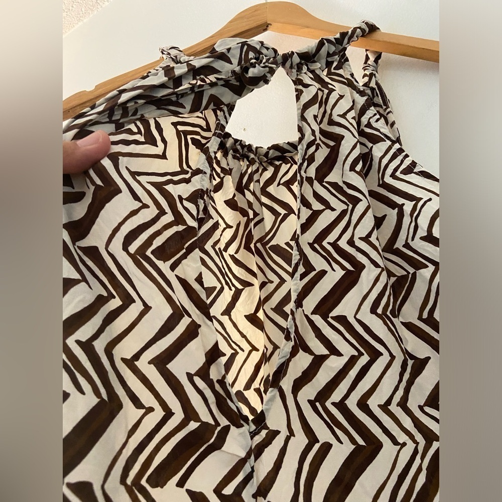 Marni by H&M stunning 100% silk halter style, peak of your back and tie closure. - Picture 7 of 10